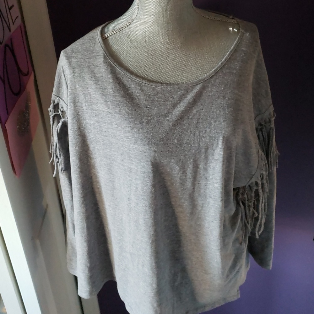 Grey top